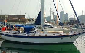 Spacious And Cozy Caribbean Boat In Barcelona With Tour Option